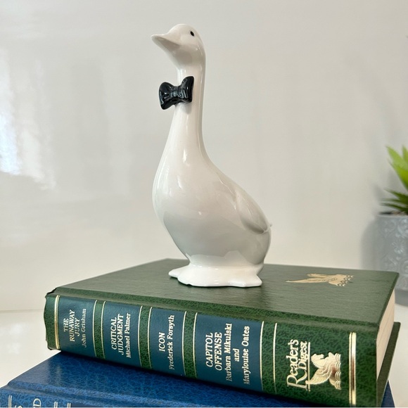 Vintage porcelain white duck with bow tie - Picture 1 of 8